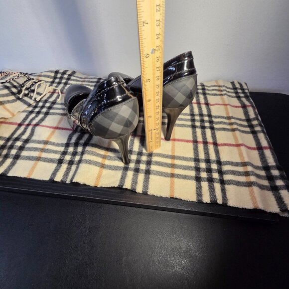 Burberry Black Patent Leather Stiletto Pumps - Size 38.5 - Picture 8 of 9